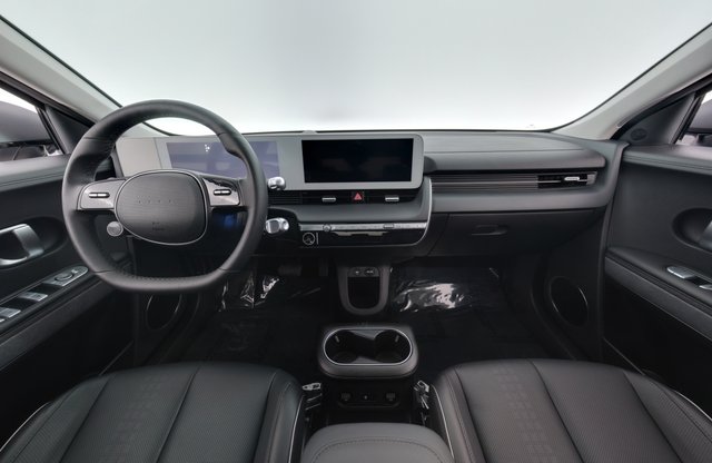 2023 Hyundai IONIQ 5 — photo 18 of 36