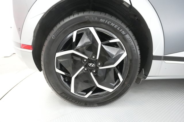 2023 Hyundai IONIQ 5 — photo 17 of 36