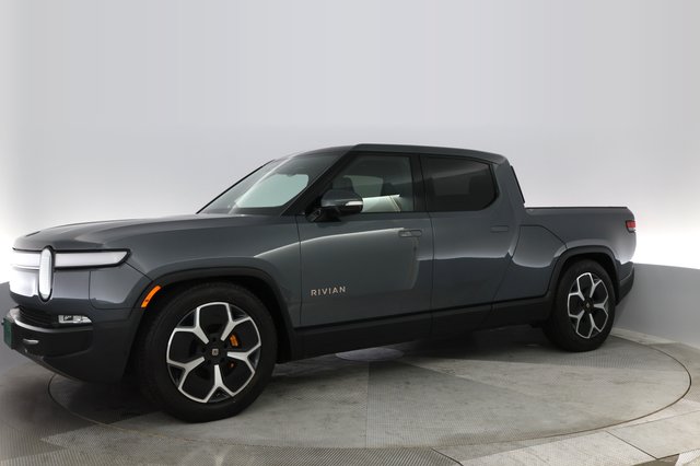 2022 Rivian R1T — photo 10 of 36