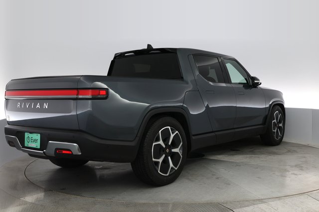 2022 Rivian R1T — photo 2 of 36