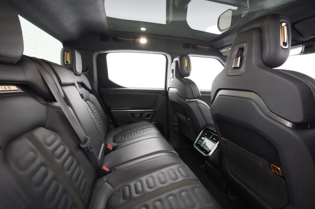 2022 Rivian R1T — photo 3 of 36