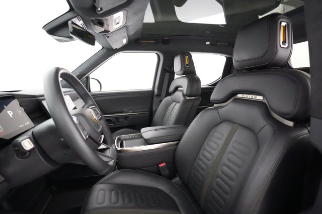 2022 Rivian R1T — photo 15 of 36