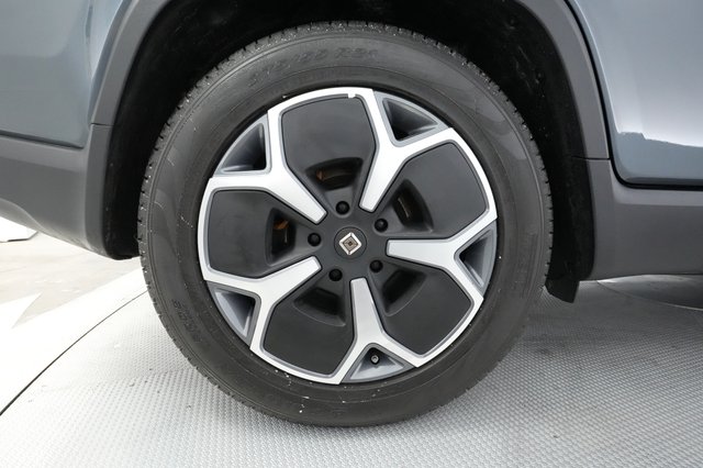 2022 Rivian R1T — photo 14 of 36