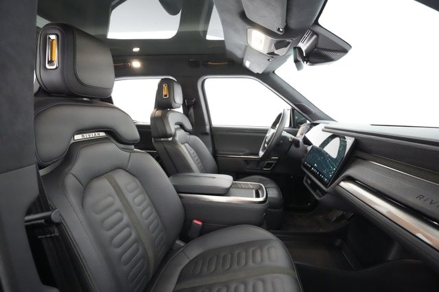 2022 Rivian R1T — photo 17 of 36