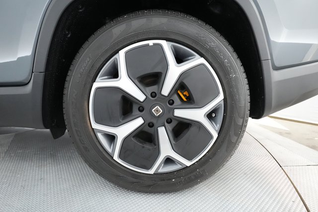 2022 Rivian R1T — photo 12 of 36