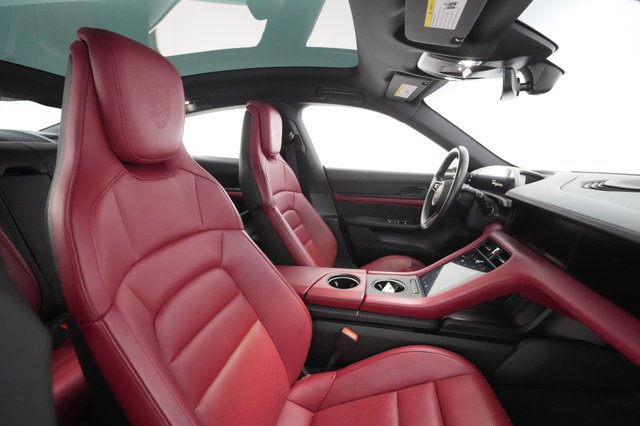 2021 Porsche Taycan — photo 18 of 29