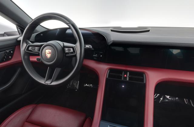 2021 Porsche Taycan — photo 3 of 29