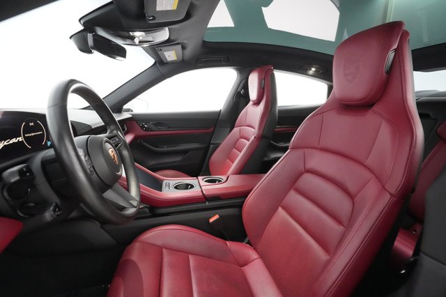 2021 Porsche Taycan — photo 16 of 29