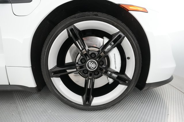 2021 Porsche Taycan — photo 14 of 29