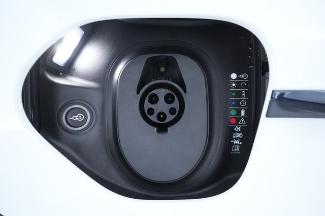 2021 Porsche Taycan — photo 20 of 29