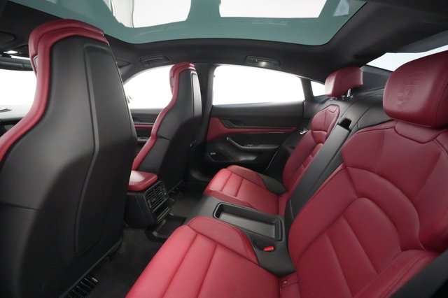 2021 Porsche Taycan — photo 17 of 29