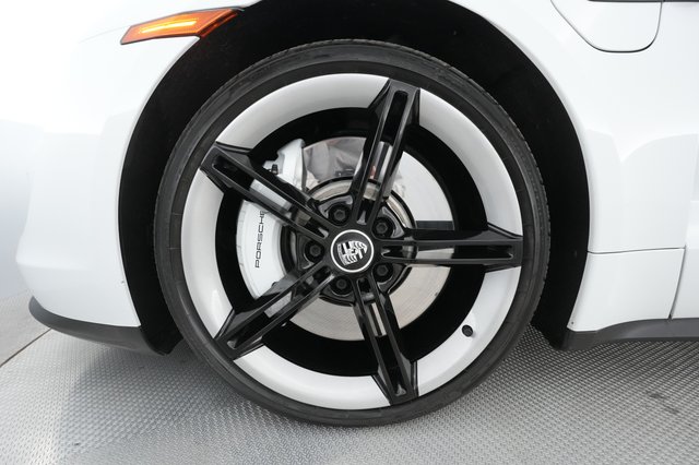 2021 Porsche Taycan — photo 12 of 29