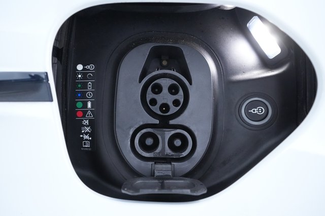 2021 Porsche Taycan — photo 21 of 29