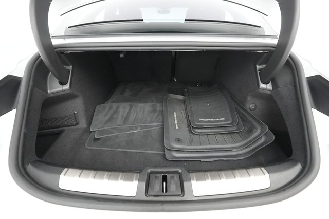 2021 Porsche Taycan — photo 23 of 29