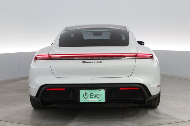2021 Porsche Taycan — photo 9 of 29