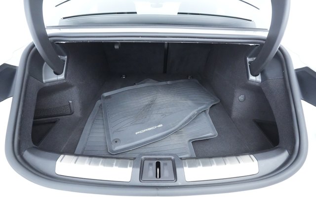 2021 Porsche Taycan — photo 22 of 29