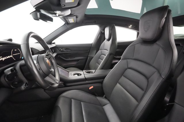 2021 Porsche Taycan — photo 15 of 29