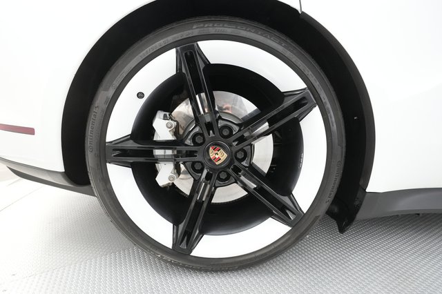 2021 Porsche Taycan — photo 14 of 29