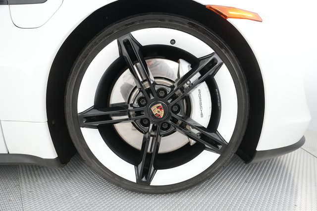 2021 Porsche Taycan — photo 13 of 29