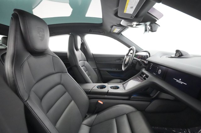 2021 Porsche Taycan — photo 17 of 29
