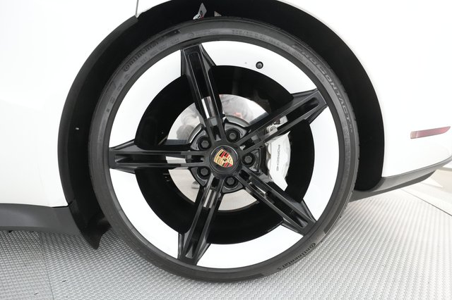 2021 Porsche Taycan — photo 12 of 29