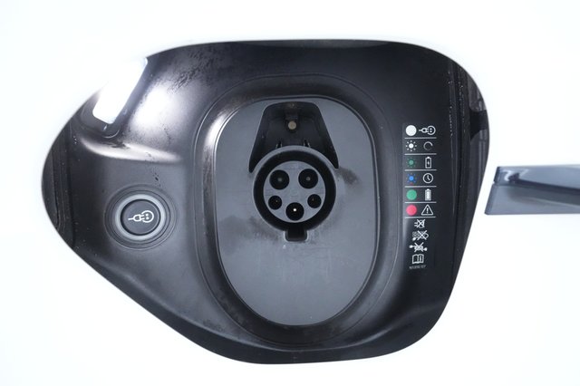 2021 Porsche Taycan — photo 19 of 29
