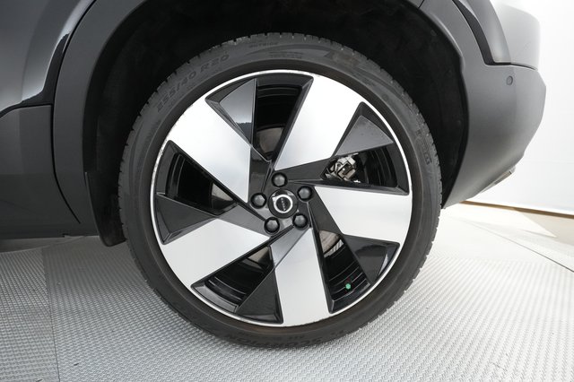 2023 Volvo C40 Recharge — photo 13 of 35