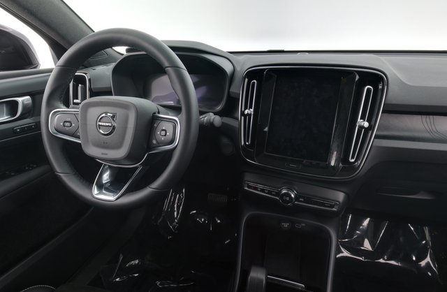 2023 Volvo C40 Recharge — photo 3 of 35