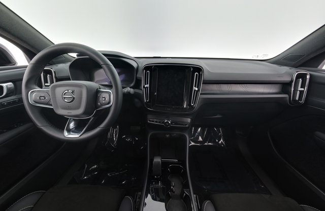 2023 Volvo C40 Recharge — photo 16 of 35