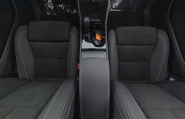 2023 Volvo XC40 Recharge — photo 17 of 28