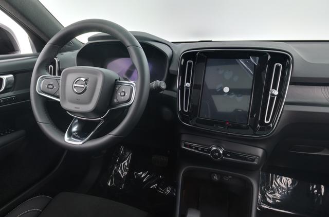 2023 Volvo XC40 Recharge — photo 3 of 28
