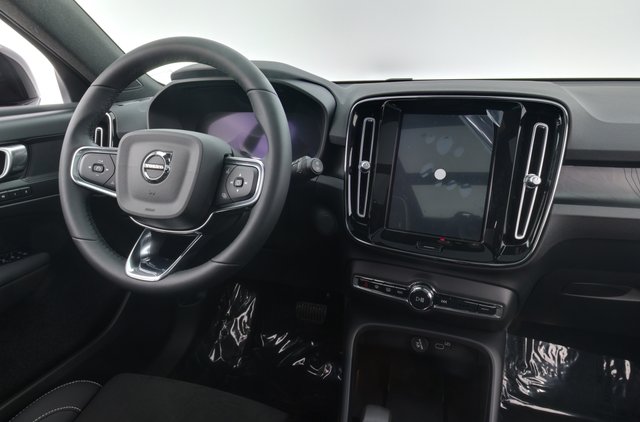 2023 Volvo XC40 Recharge — photo 3 of 28