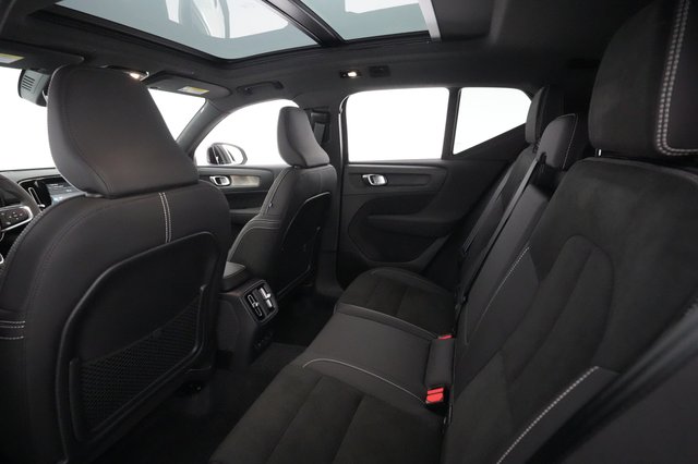 2023 Volvo XC40 Recharge — photo 19 of 28