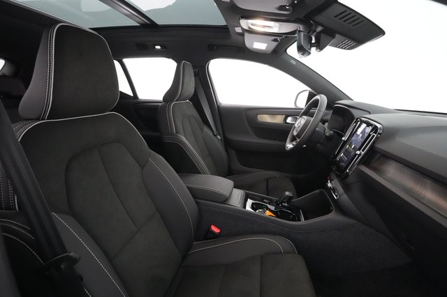 2023 Volvo XC40 Recharge — photo 20 of 28