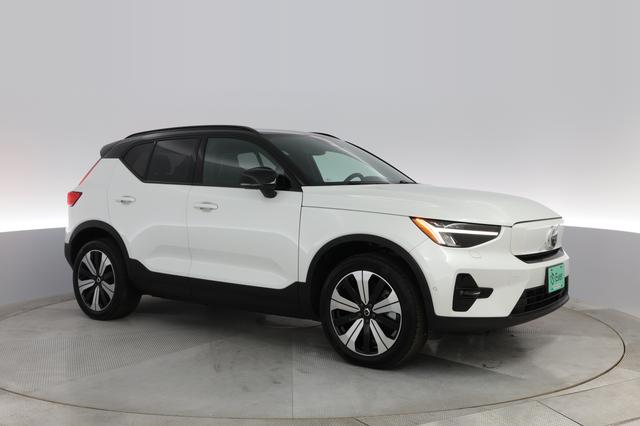 2023 Volvo XC40 Recharge — photo 8 of 28