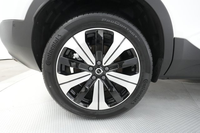 2023 Volvo XC40 Recharge — photo 15 of 28