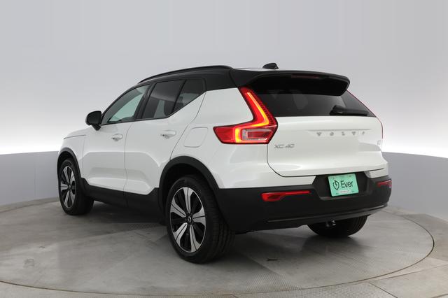 2023 Volvo XC40 Recharge — photo 10 of 28