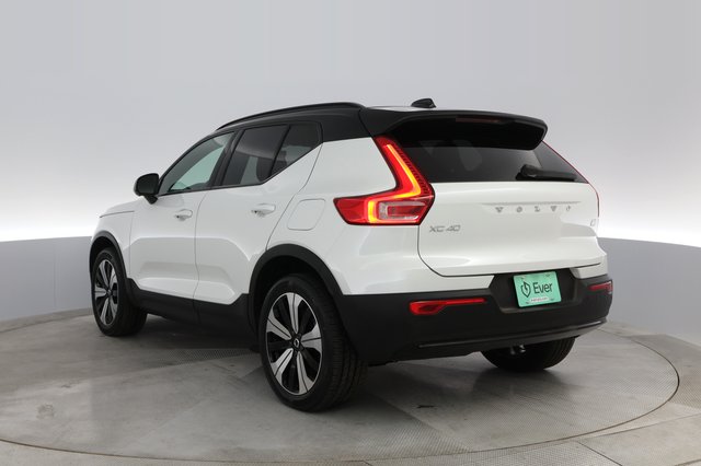 2023 Volvo XC40 Recharge — photo 10 of 28
