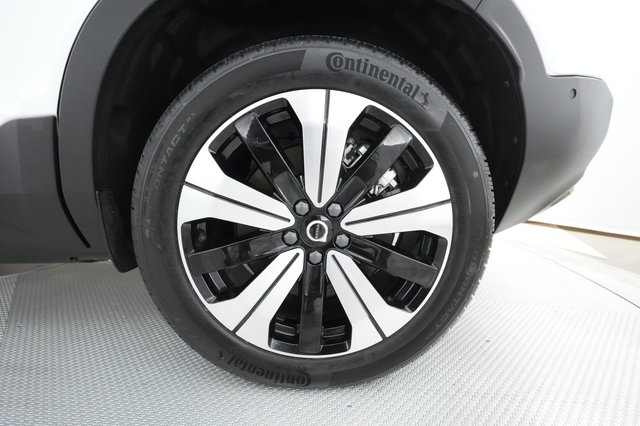 2023 Volvo XC40 Recharge — photo 13 of 28