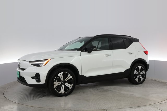 2023 Volvo XC40 Recharge — photo 11 of 28