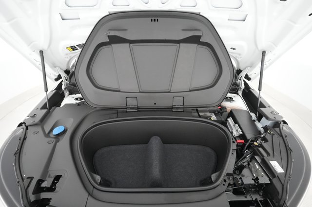 2023 Volvo XC40 Recharge — photo 23 of 28