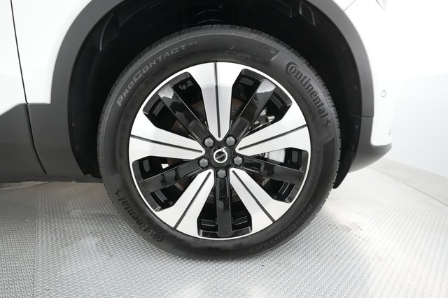 2023 Volvo XC40 Recharge — photo 14 of 28