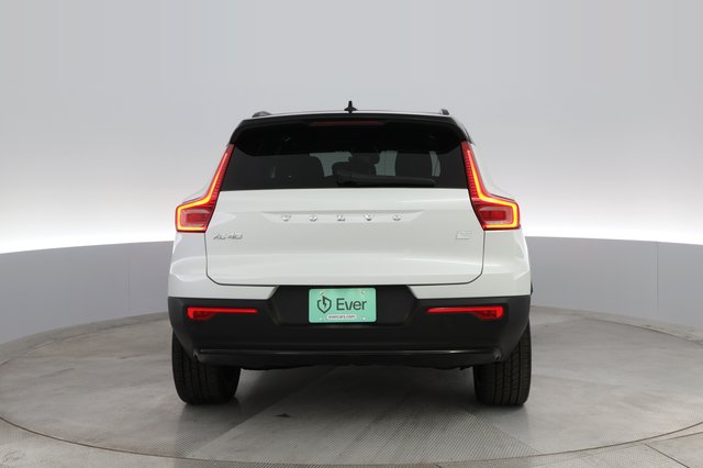 2023 Volvo XC40 Recharge — photo 9 of 28