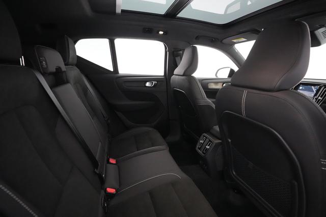 2023 Volvo XC40 Recharge — photo 4 of 28