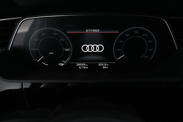 2022 Audi e-tron — photo 4 of 45