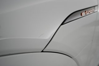 2022 Audi e-tron — photo 38 of 45