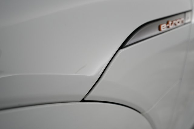 2022 Audi e-tron — photo 38 of 45