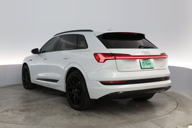 2022 Audi e-tron — photo 9 of 45