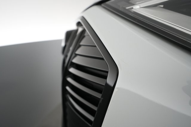 2022 Audi e-tron — photo 43 of 45