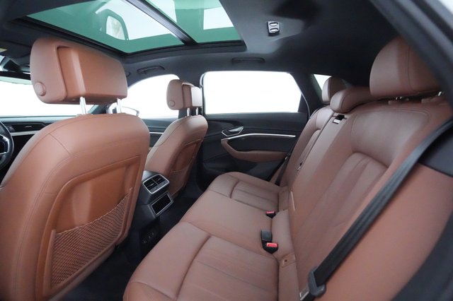 2022 Audi e-tron — photo 16 of 45